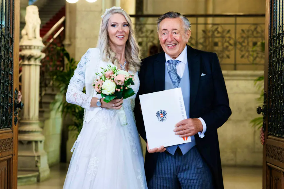 Richard Lugner married Simone "Bienchen" Reiländer in the summer of 2024, the entrepreneur's sixth marriage. Shortly afterwards, he died at the age of 91.