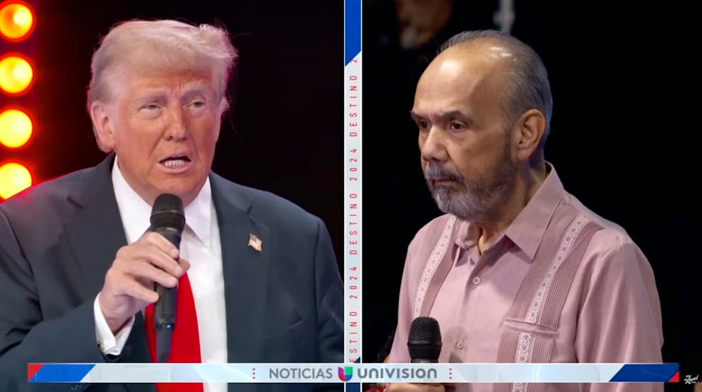 Der ältere Herr fragt nach den Immigranten, die Haustiere essen. Trump sattelt noch einen drauf.