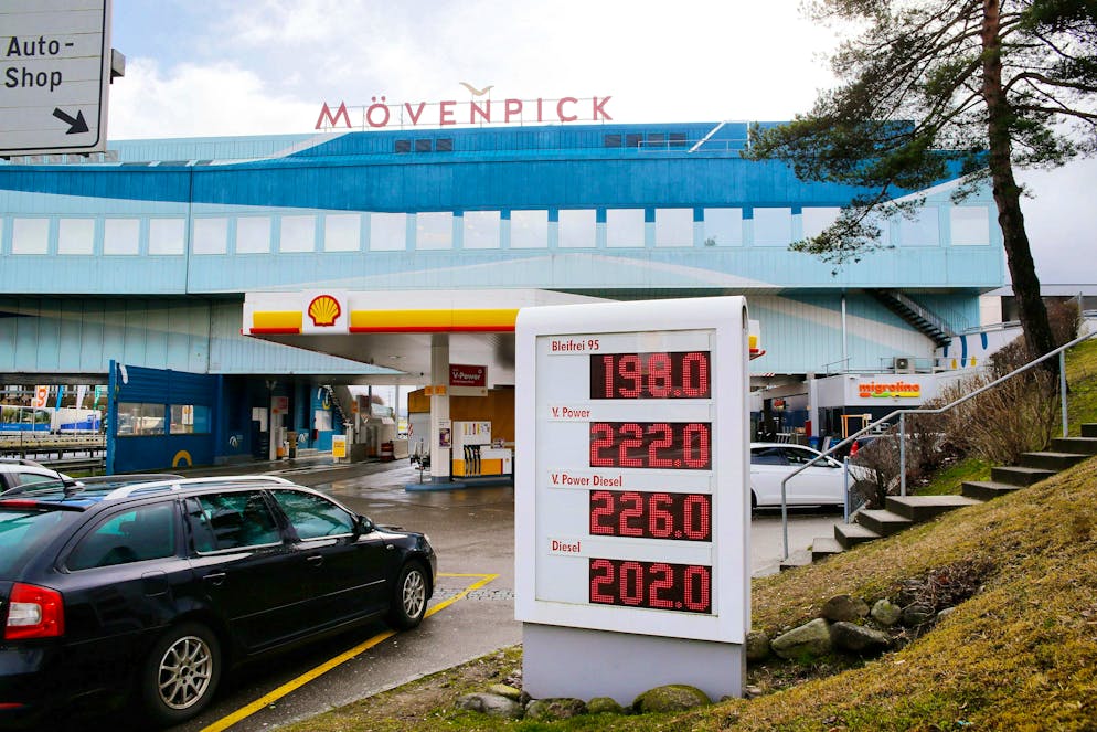 The service area in Würenlos takes action against car posers.