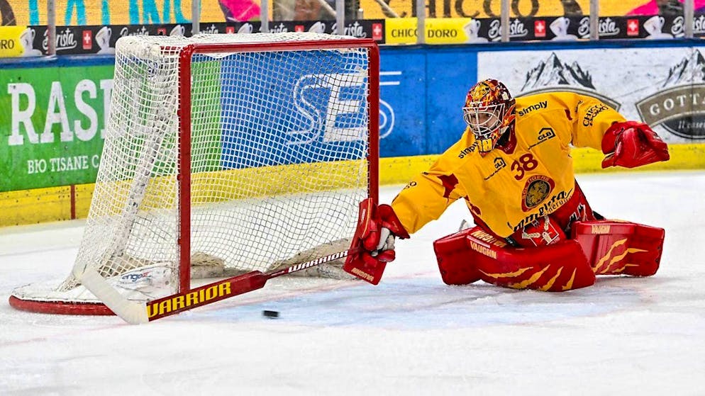 EV Zug wins the duel between the crisis clubs - Gallery. Stéphane Charlin once again provided a spectacle with 45 saves and led Langnau to its first away win of the season (4:3 against Ambri)
