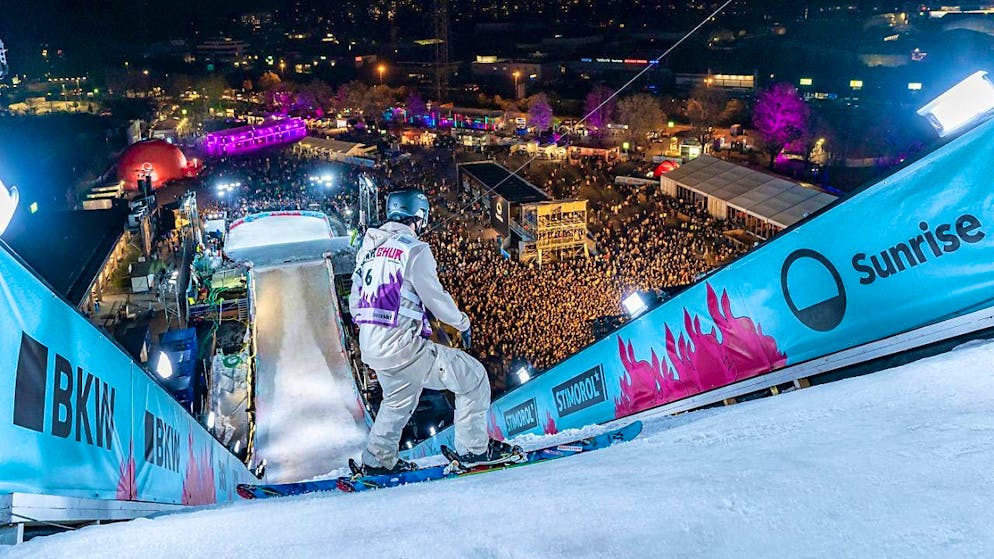 Andri Ragettli starts the freestyle winter on Friday above the rooftops of Chur - with creative new tricks in his repertoire
