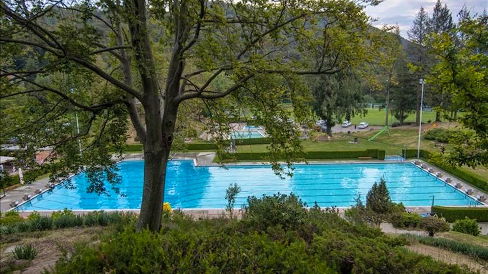 «Costi elevati». La piscina di Carona non riaprirà nel 2025