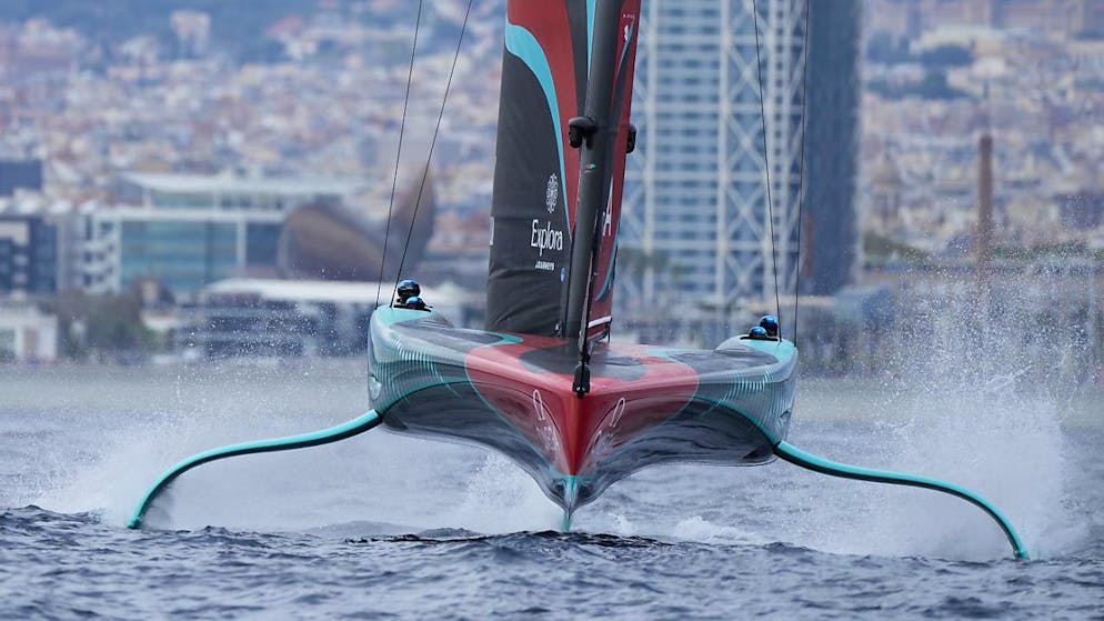 Team New Zealand flies to Barcelona on the foils