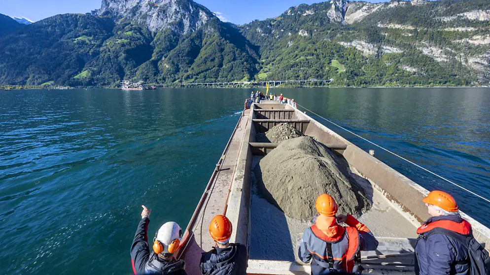 Der Kanton Uri renaturiert mit Ausbruchmaterial aus Tunnelbaustellen den Urnersee. (Archivaufnahme)