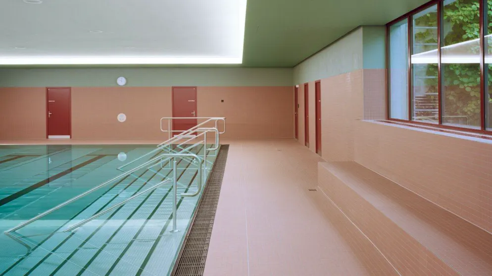 Stadtberner Schulhaus Bethlehemacker ist fertig - Gallery. Das Lehrschwimmbecken der sanierten Volksschule Bethlehemacker.