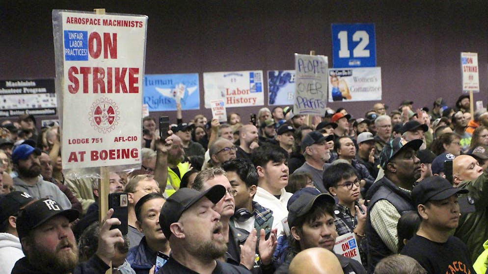 Dipendenti della Boeing durante una recente protesta a Seattle.