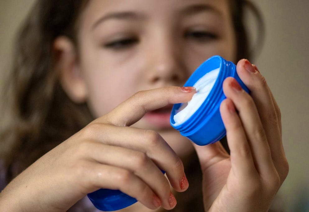 More and more children are buying anti-ageing products. However, these are bad for their skin.