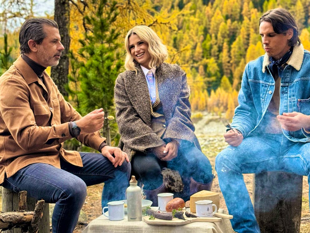 Michelle Hunziker e Yann Sommer in sella all'Engadina. I due sono stati affiancati dallo chef Andreas Caminada, che spera di portare la sua terra d'origine un po' più vicino a tutti.