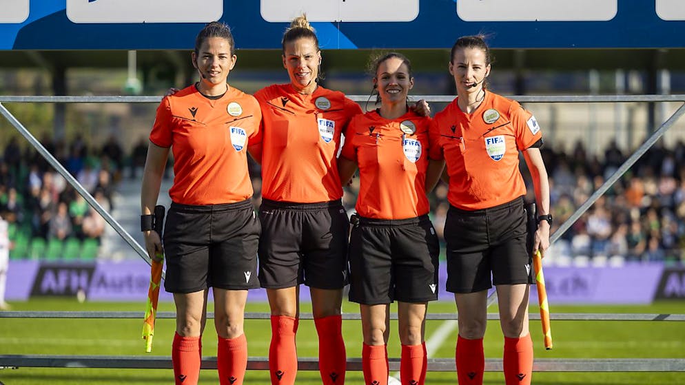 Erstmals leiteten vier Frauen eine Partie der Super League - die wichtigsten Entscheide kamen aber aus dem VAR-Raum von einem Mann