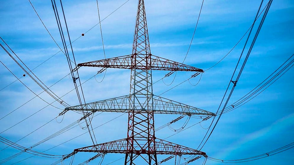 According to the price watchdog, electricity is far too expensive in Switzerland. (symbolic image)