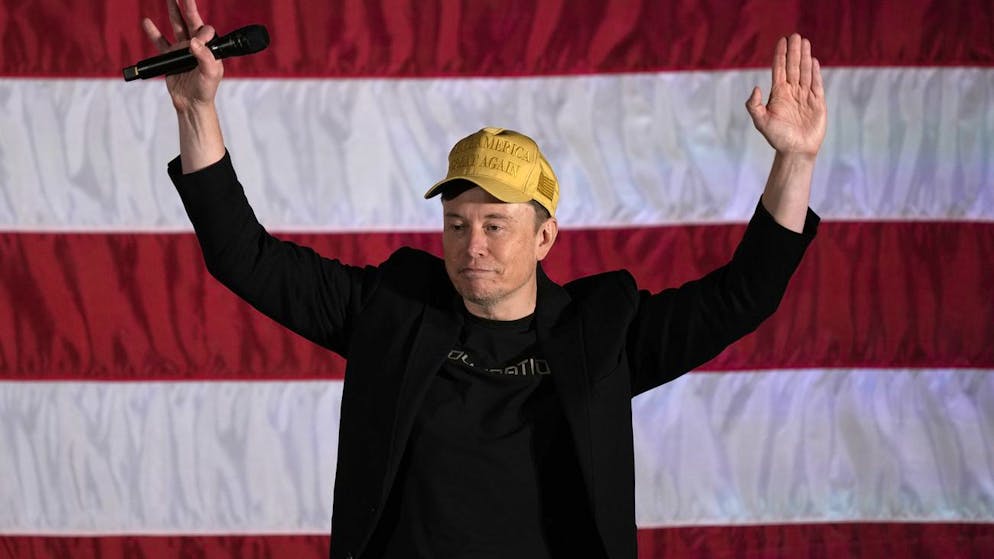 Announcement during appearance. Musk wants to give millions to Trump voters