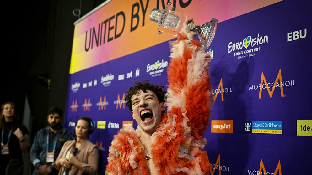 Because of Israel's participation. Nemo returns ESC trophy to organizer