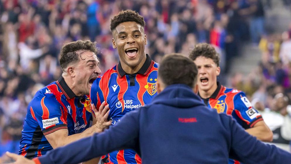 Ecstasy in the Joggeli. Kevin Carlos shoots Basel to victory against St.Gallen in the 95th minute