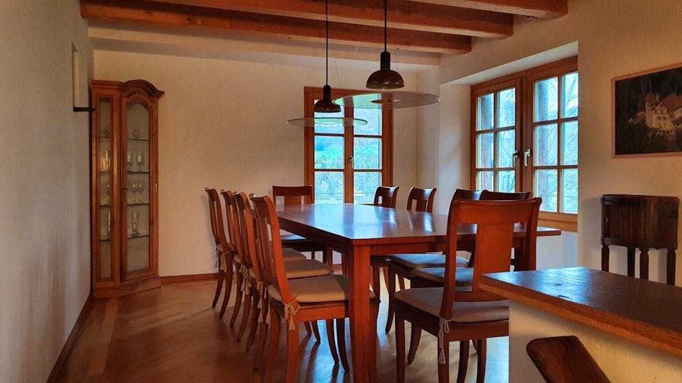 Il castello di Thorenberg è in vendita. All'interno, l'edificio ha un'atmosfera rustica.