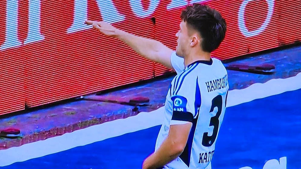 Caught from an unfavorable camera angle: Noah Katterbach celebrates his goal for HSV.