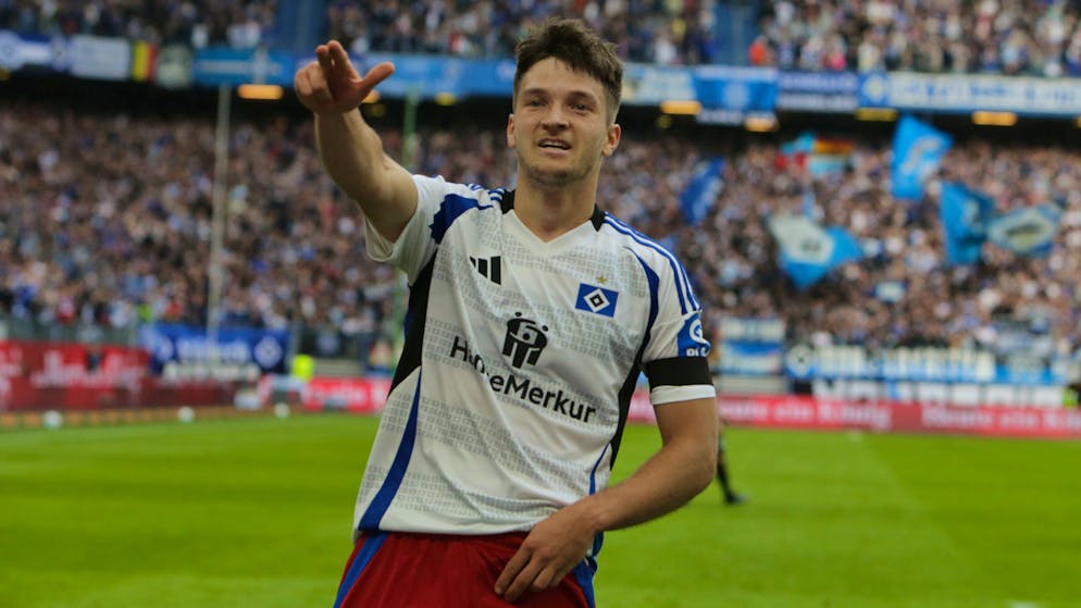 Von wegen Hitlergruss: Katterbach hat den Pistolen-Jubel gezeigt.