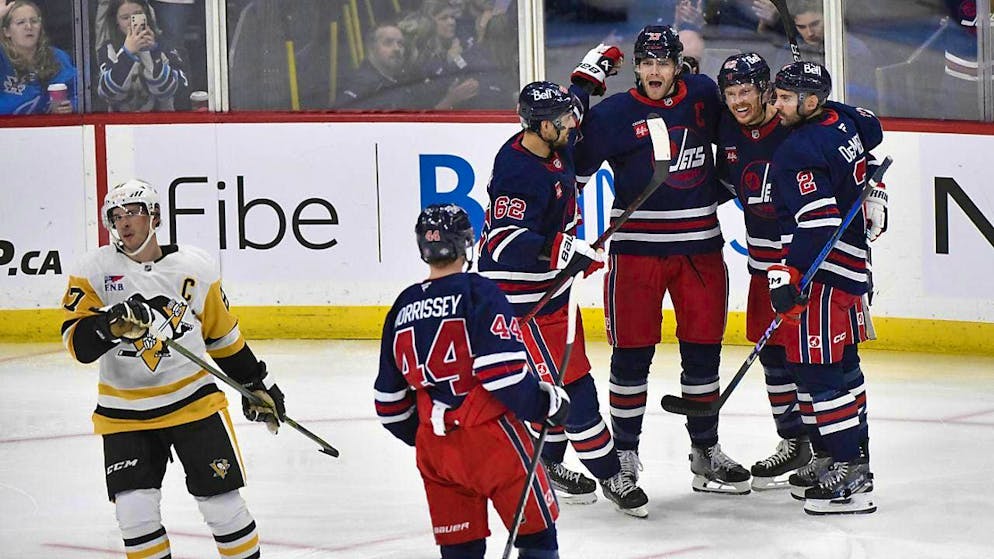 Nino Niederreiter celebrates with his teammates.