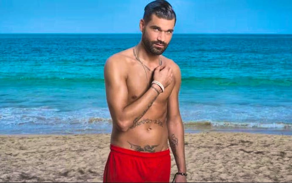 In the 3+ flirt show "Bachelorette", candidate Mike Cees tried to win the heart of Chanelle Wyrsch from Zug in 2020. With little success. Now the DJ is in legal trouble. He is wanted by warrant.