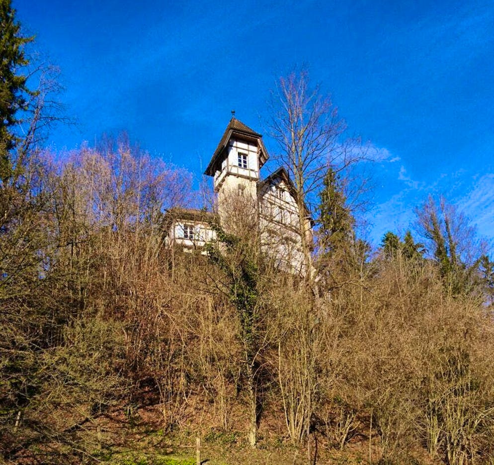 Il castello di Thorenberg è in vendita. Il terreno ha una superficie di 3'350 metri quadrati. Ma c'è una fregatura: l'edificio è protetto e non c'è accesso per le auto.