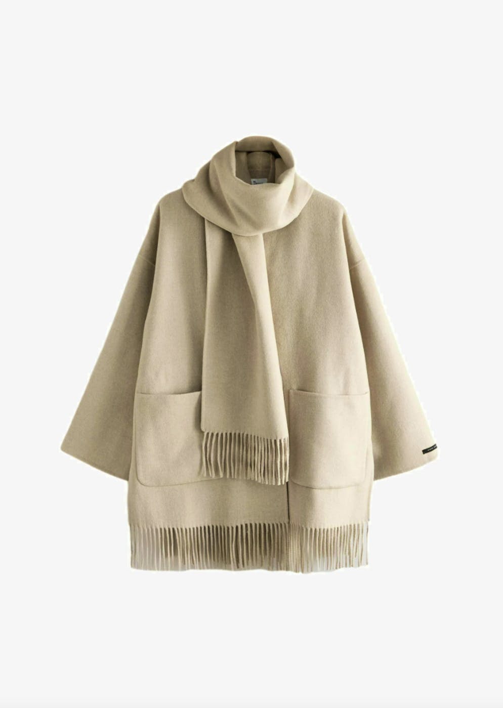 5. Jacken- und Mantel-Trends: Schal integriert. Cremefarbenes «Rich»-Set von Next für 278 Franken, via Zalando.