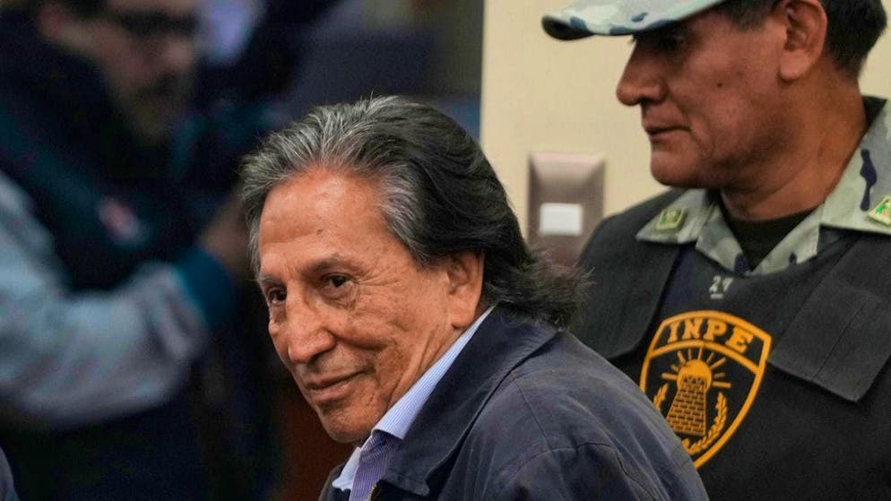 dpatopbilder - Former Peruvian President Alejandro Toledo attends a court hearing. Photo: Guadalupe Pardo/AP