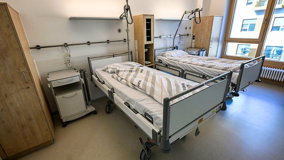 PRODUKTION - Ein Italiener ist im Krankenhaus aufgewacht und fühlt sich ins Jahr 1980 zurückversetzt (Symbolbild). Foto: Jens Kalaene/dpa