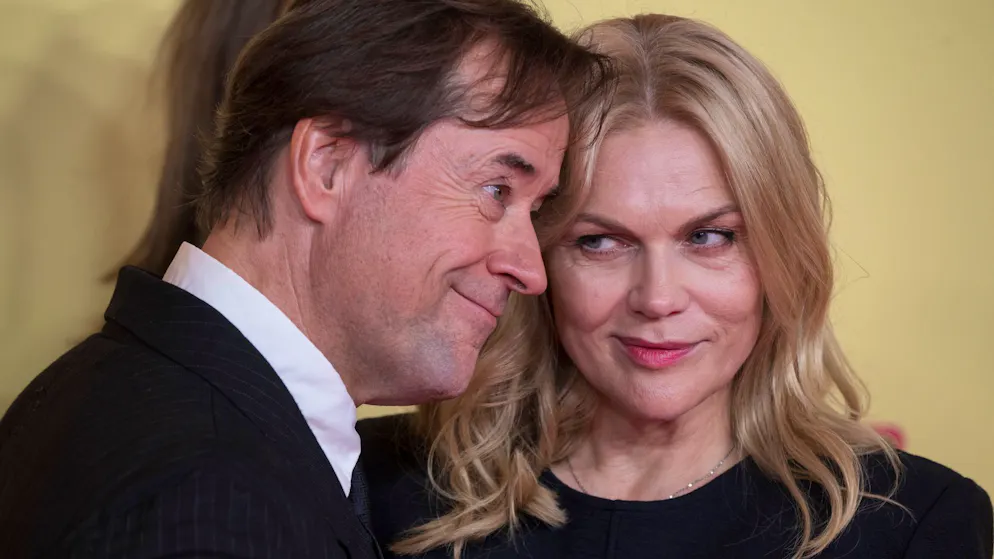 Anna Loos und Jan Josef Liefers gaben sich im Sommer 2004 das Jawort. Beide zählen zu den bekanntesten Schauspielern Deutschlands. 