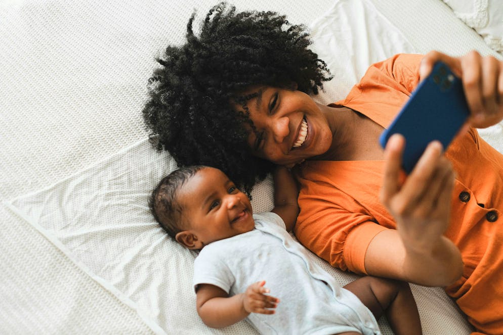 Am 19. November findet der kostenlose Online-Elternabend zum Thema «Sharenting» statt, organisiert von Swisscom und blue News.