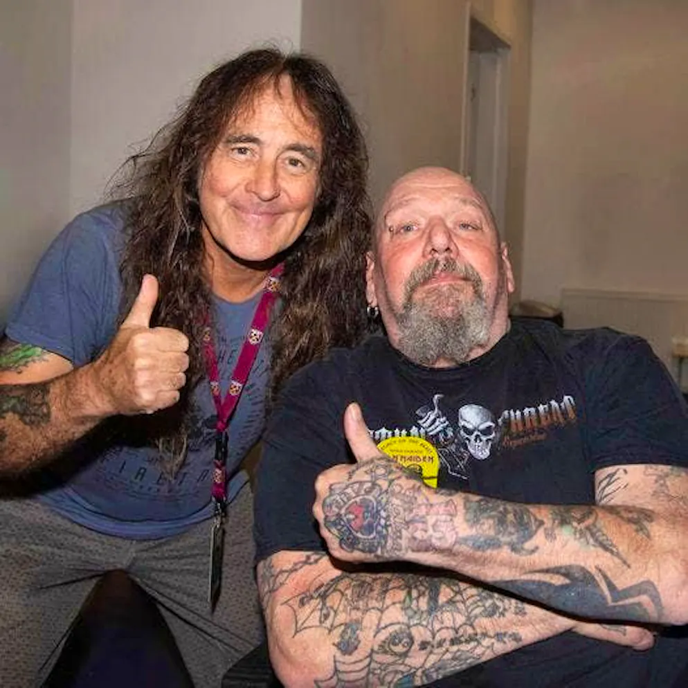 Paul Di'Anno (rechts) backstage. Unbekanntes Aufnahmedatum.