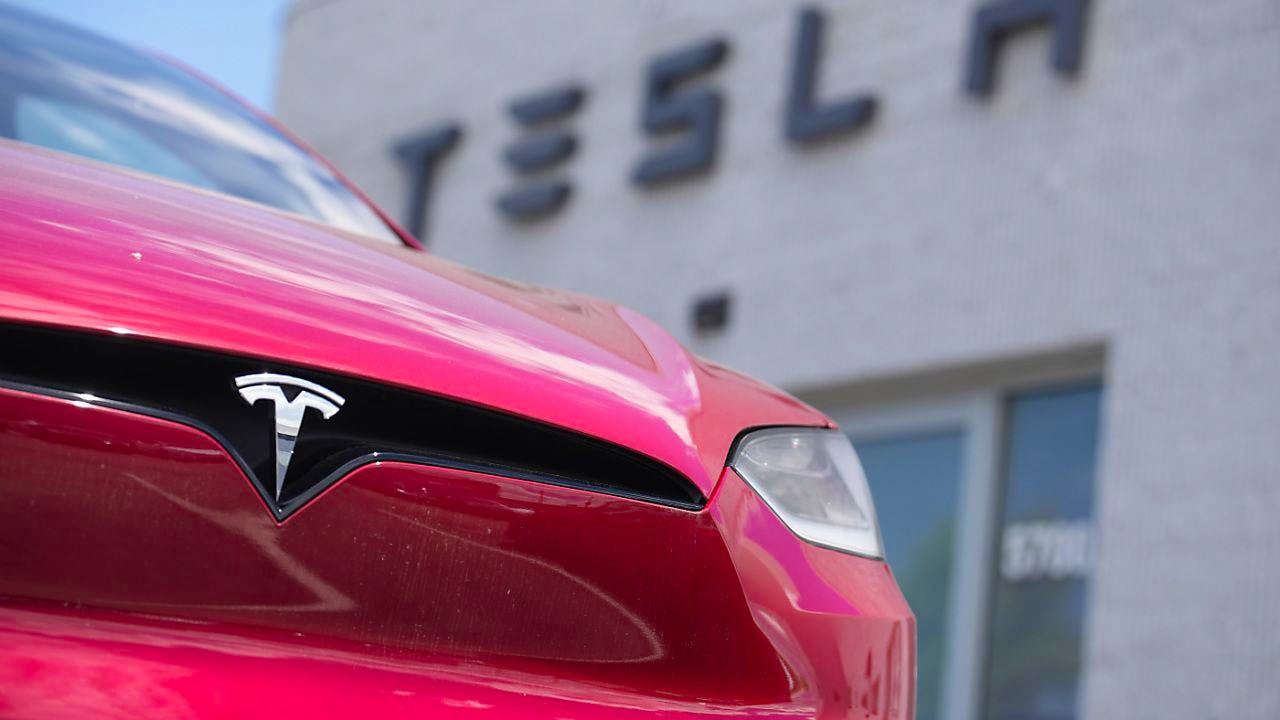 Automobilindustrie. Filmfirma verklagt Tesla und Musk nach Robotaxi-Show