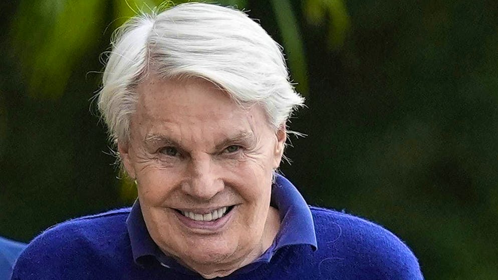 Exboss of Abercrombie & Fitch charged with sexual offenses blue News