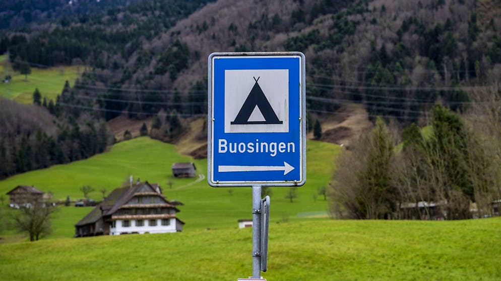 Das Bundesasylzentrum soll auf dem Gelände des früheren Campingplatzes Buosingen in der Gemeinde Arth realisiert werden. (Archivaufnahme)