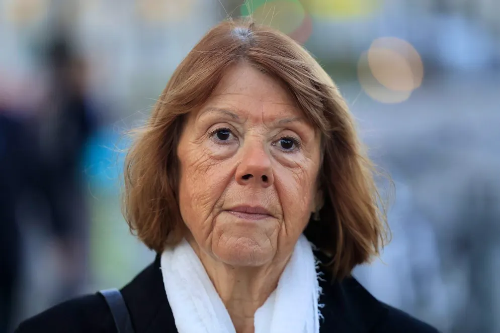 I fatti che hanno segnato il 2024 nel mondo. Dominique Pelicot è stato «dichiarato colpevole» degli stupri aggravati contro l'ex moglie Gisèle Pelicot, nel processo dell'anno svoltosi ad Avignone sulle aggressioni sessuali avvenute a Mazan. L'uomo è stato condannato a 20 anni di carcere. Ha drogato, violentato e fatto violentare da sconosciuti adescati su internet la sua allora moglie per almeno 10 anni a sua insaputa. Ha filmato e fotografato i suoi atti e quelli di una 70ina di uomini, 50 dei quali sono stati identificati e condannati con lui. Le pene vanno per loro dai 3 a i 13 ani di carcere a seconda della loro colpevolezza. 