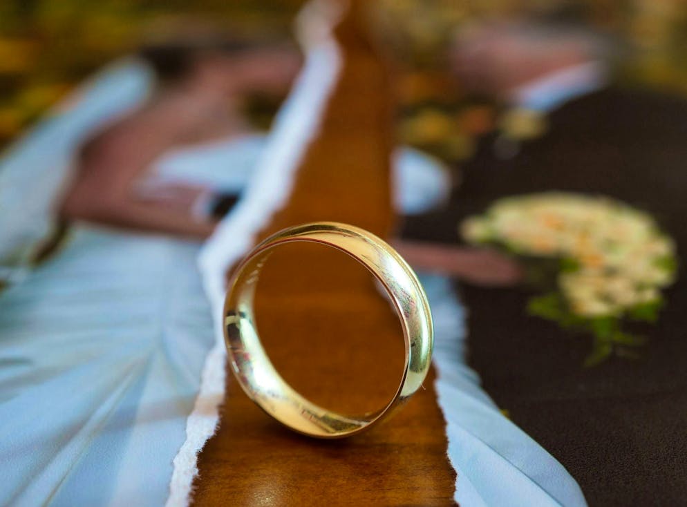 Last year, around 137,400 marriages were separated by court order.