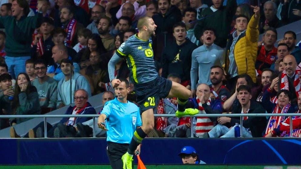 Bayern Munich lose heavily, Manchester City with record - Gallery. Edon Zhegrova shone for Lille shortly after coming on as a substitute with a fine goal to make it 1-1