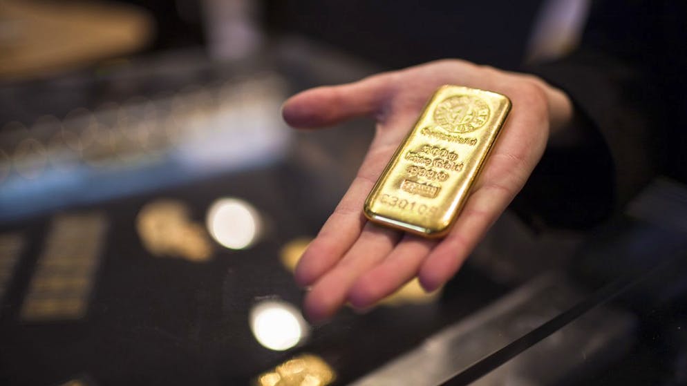 Precious metal at a high. Want to buy gold now? Here's what you need to know