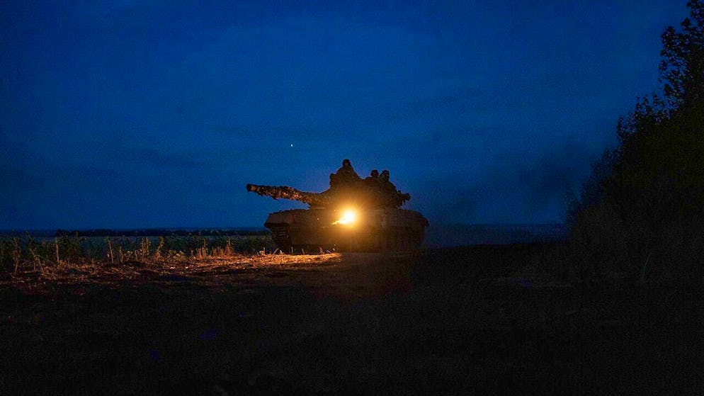 ARCHIVE - The Russian army is using its superiority in soldiers and material for non-stop attacks. Photo: Evgeniy Maloletka/AP/dpa