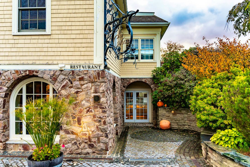 St. Gallen woman has lived in Canada for over 20 years. The family business concept also includes a restaurant, Le Caveau. Even as a little girl, Beatrice dreamed of running a restaurant one day.