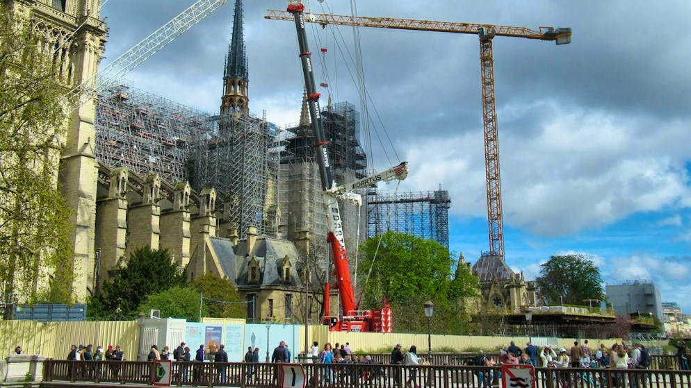 Tourists may have to pay 5 euros after the reopening.