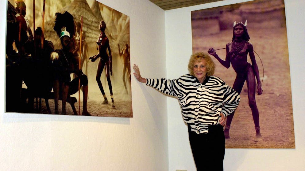 Filmregisseurin Leni Riefenstahl in ihrem Haus in Pöcking vor ihren Aufnahmen des Naturvolkes der Nuba.