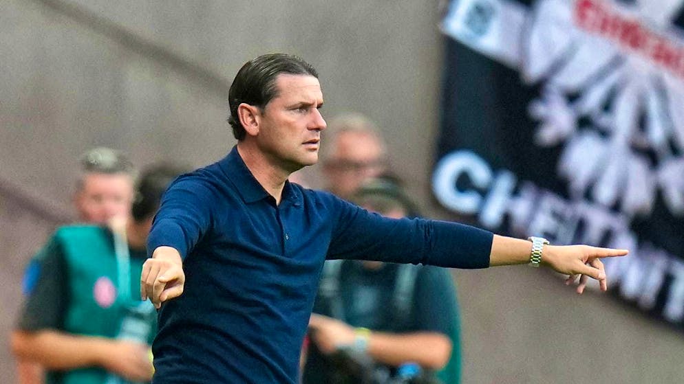 Gerardo Seoane celebrates a win with Gladbach.