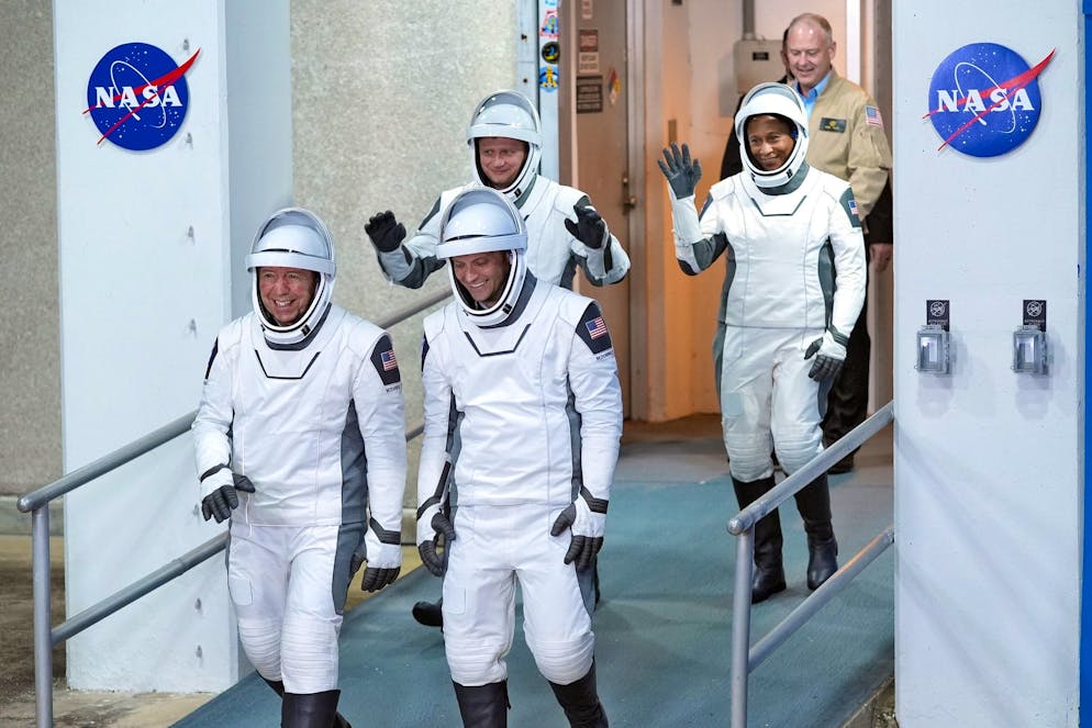 Vier ISS-Raumfahrer wieder auf der Erde gelandet - Gallery. Die vier Raumfahrer der "Crew 8" haben sich vor mehr als 230 Tagen auf den Weg zur Startrampe 39-A im Kennedy Space Center in Cape Canaveral gemacht. Am Freitag sind sie auf die Erde zurückgekehrt. Hier ein Bild vor dem Abflug. (Archivbild)