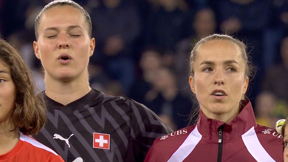 Lia Wälti (rechts) ist nach ihrer Verletzungspause zurück.