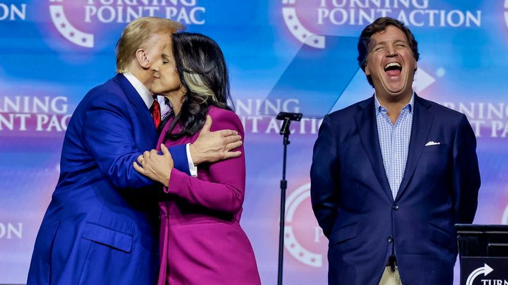 Late Night USA. Per Carlson, l'ex di Fox News, Trump è un papà che dice alla figlia: «Birichina, stai per esser sculacciata»