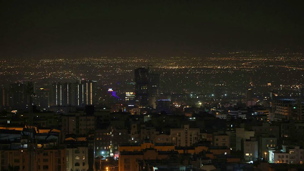 dpatopbilder - Ein Blick auf die iranische Hauptstadt Teheran am frühen Samstag. Foto: Vahid Salemi/AP