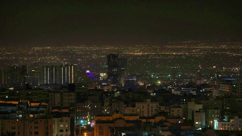 dpatopbilder - A view of the Iranian capital Tehran early Saturday. Photo: Vahid Salemi/AP