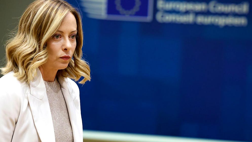 ARCHIV - Giorgia Meloni, Ministerpräsidentin von Italien, trifft zu einem runden Tisch auf dem EU-Gipfel ein. Foto: Geert Vanden Wijngaert/AP/dpa