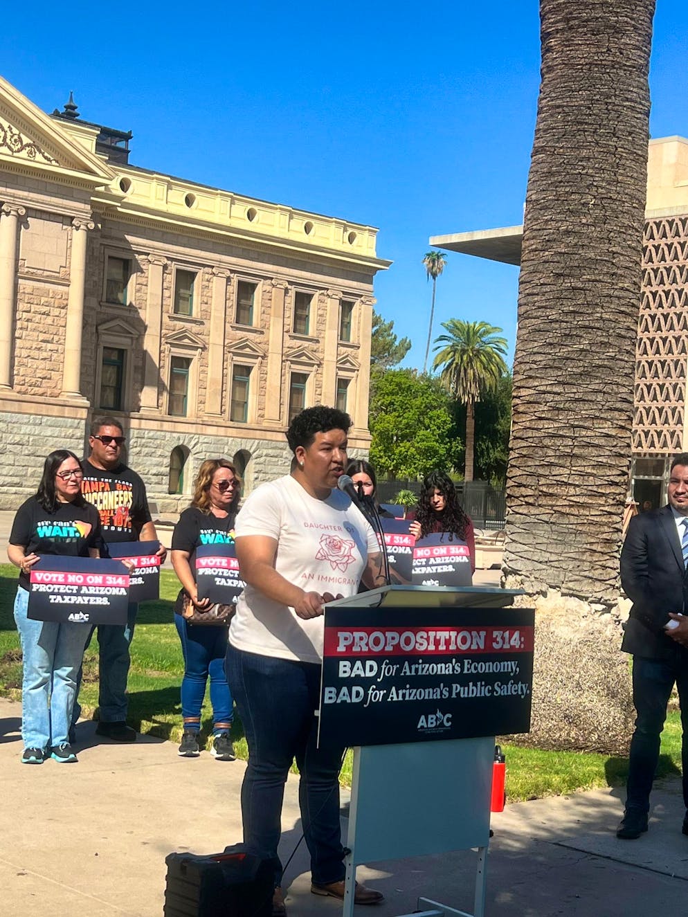 Wie Trumps Republikaner um wichtige Latino-Stimmen kämpfen - Gallery. Ramos will verhindern, dass umstrittene Regelungen für Einwanderer bei der Wahl im November eine Mehrheit bekommen.