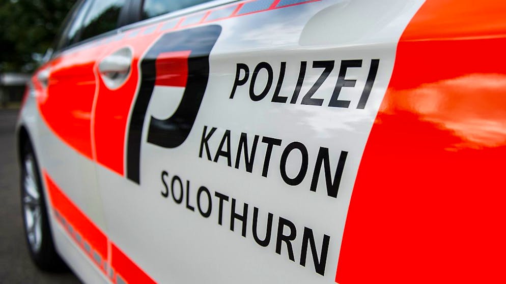 Polizia trova giovane ferito con arma da fuoco