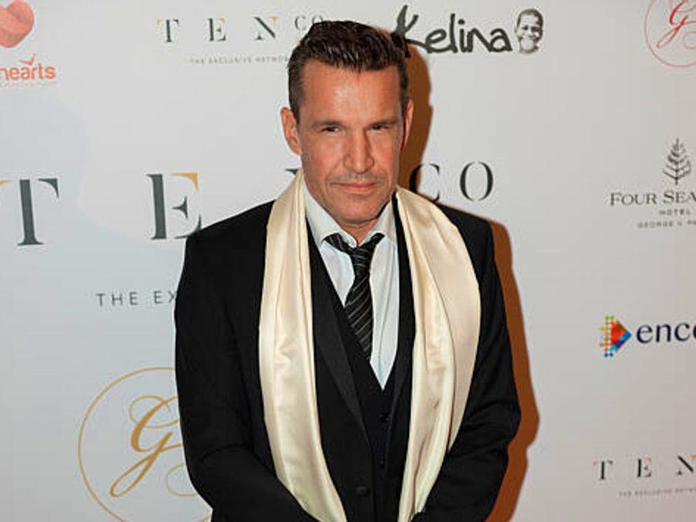Benjamin Castaldi a laissé le hasard choisir lors d'une soirée au casino avant de se lancer en 2001 dans l'aventure « Loft Story» en tant qu'animateur.
